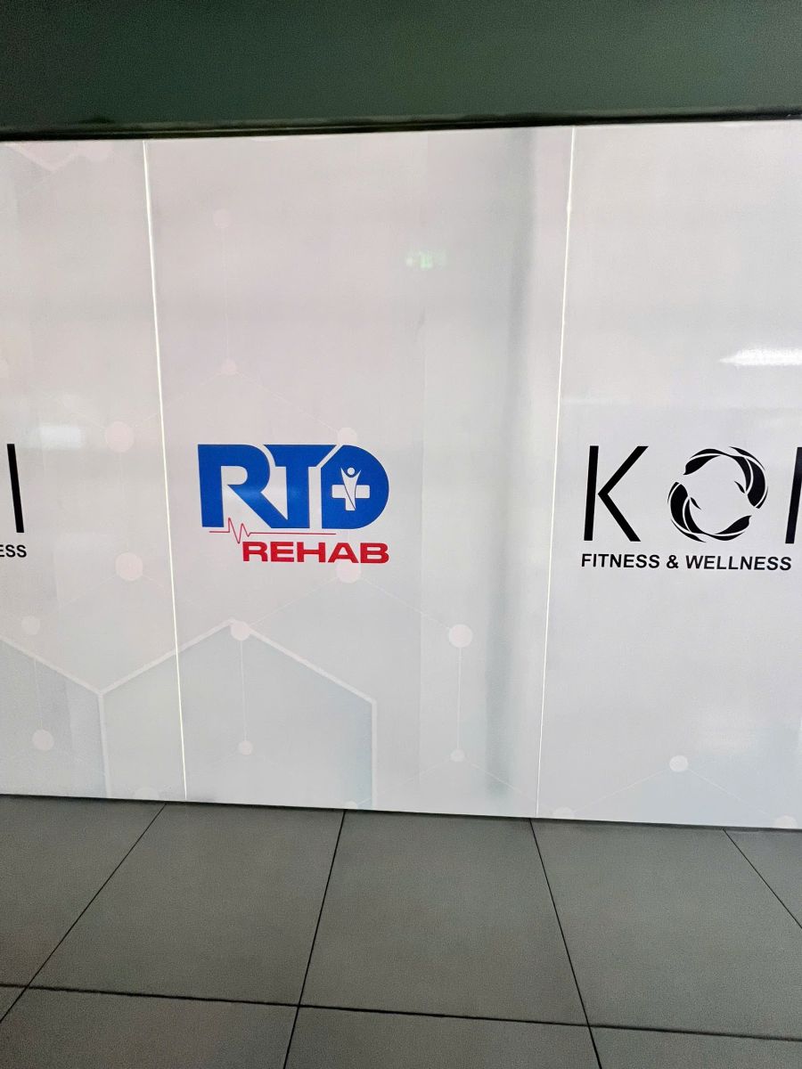 Thi công In ấn Dán Decal Phòng Tập Gym