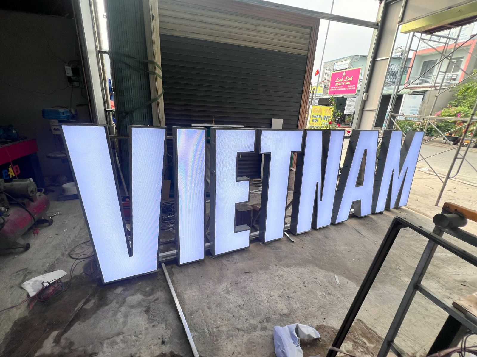 làm bảng hiệu quảng cáo tại tphcm
