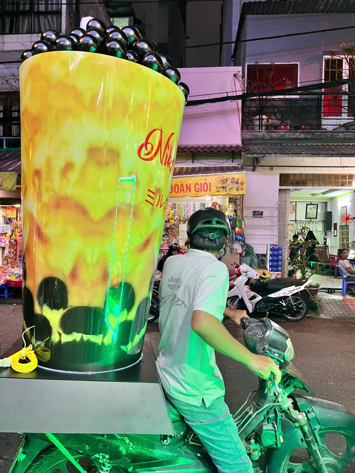 Ly trà sữa mô hình